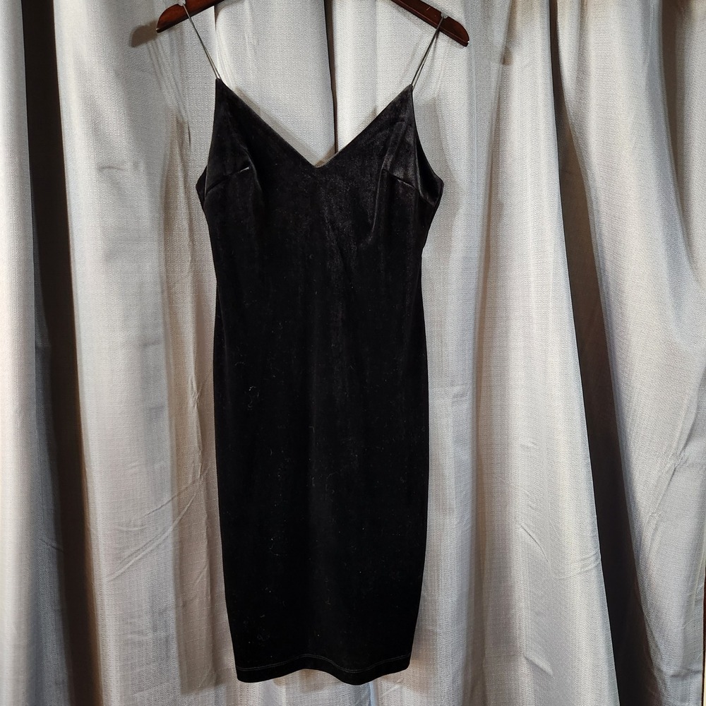 B. Smart Womens Black Velvet V-Neck Spaghetti Strap Bodycon Midi Dress Medium